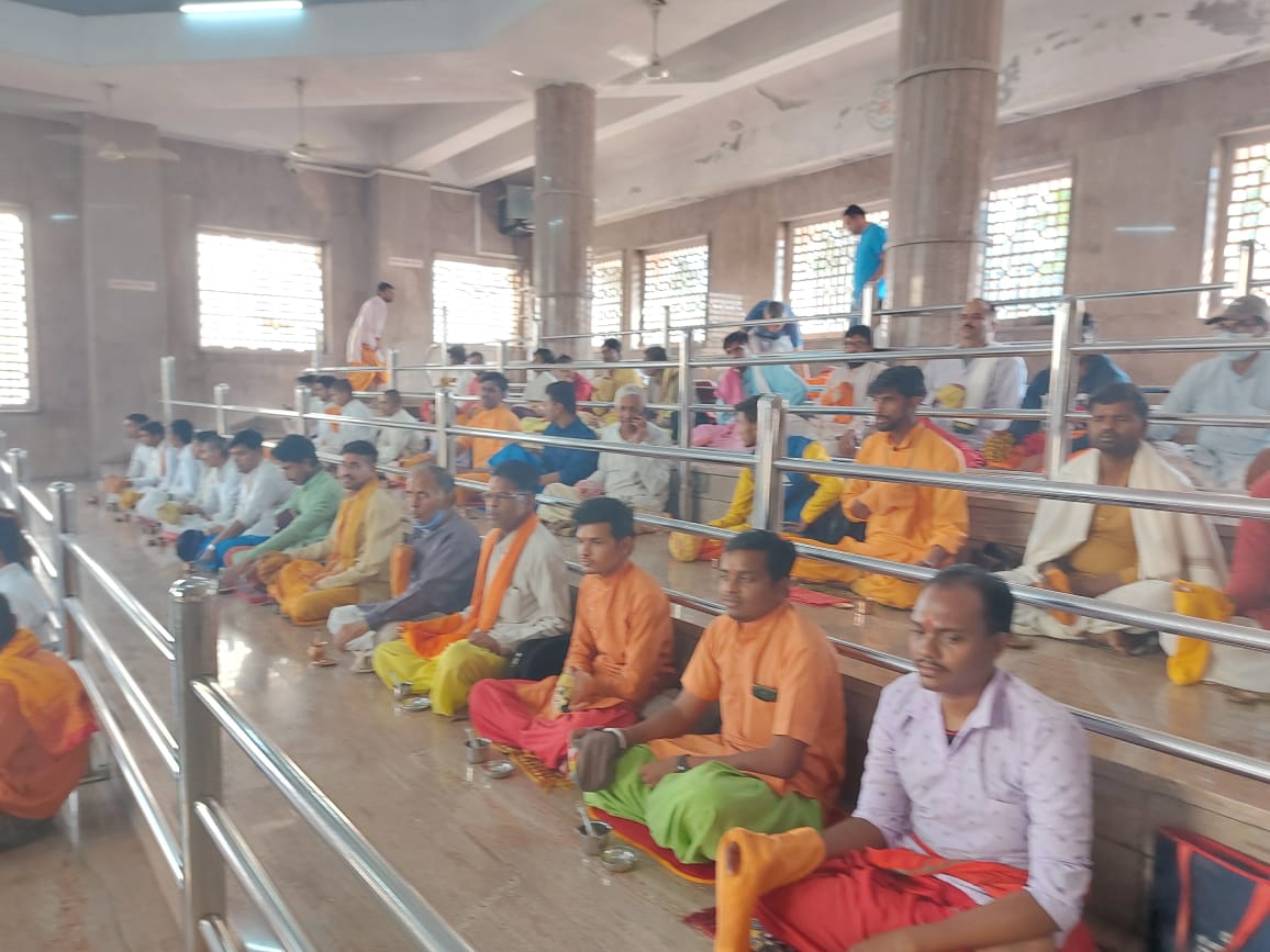 Brahmins during anushthan